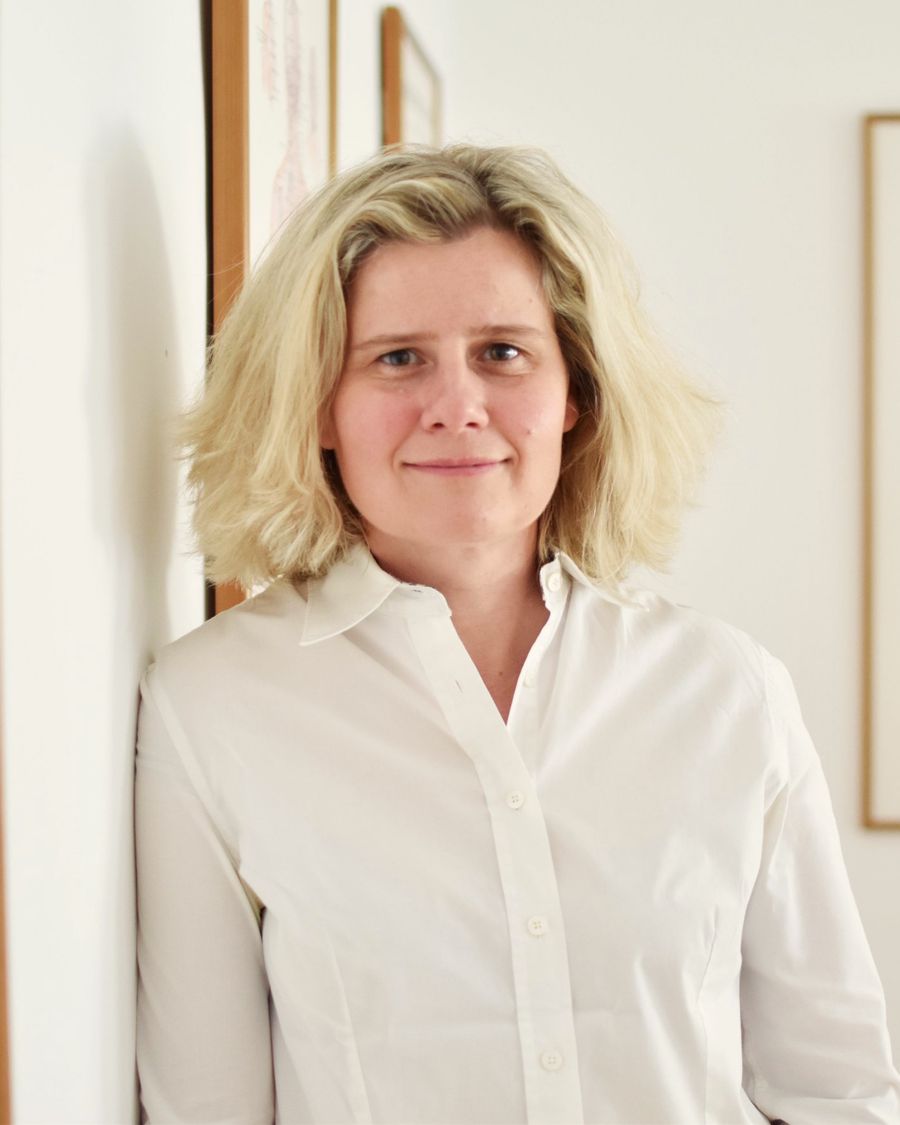 Porträt von Beate Tarnai in der Praxis